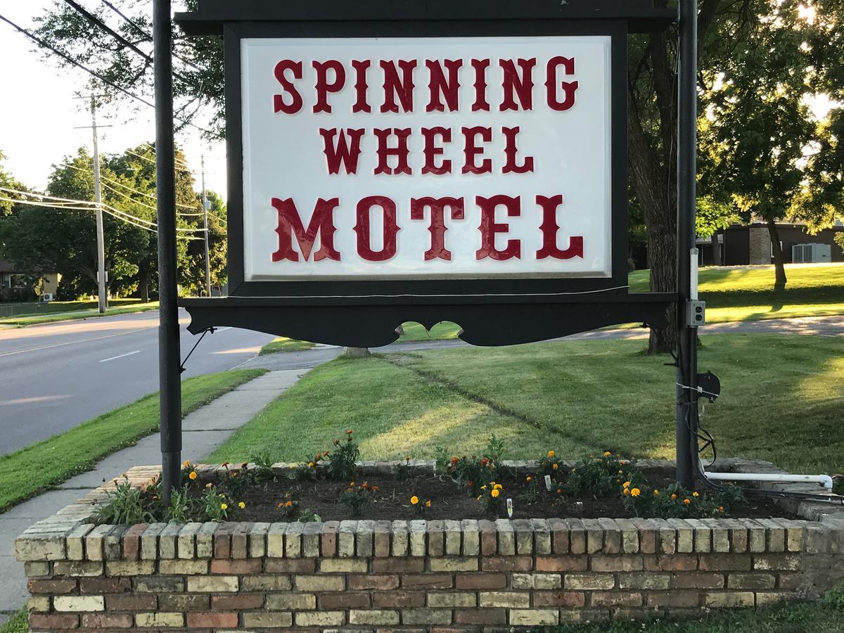 Spinning Wheel Motel Baraboo Exterior foto