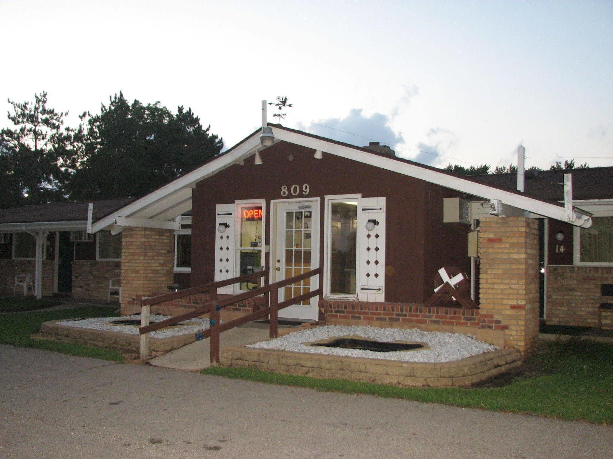 Spinning Wheel Motel Baraboo Exterior foto